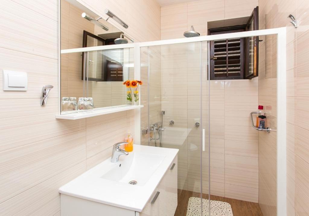 Gh Old Town View Apartment Дубровник Екстериор снимка